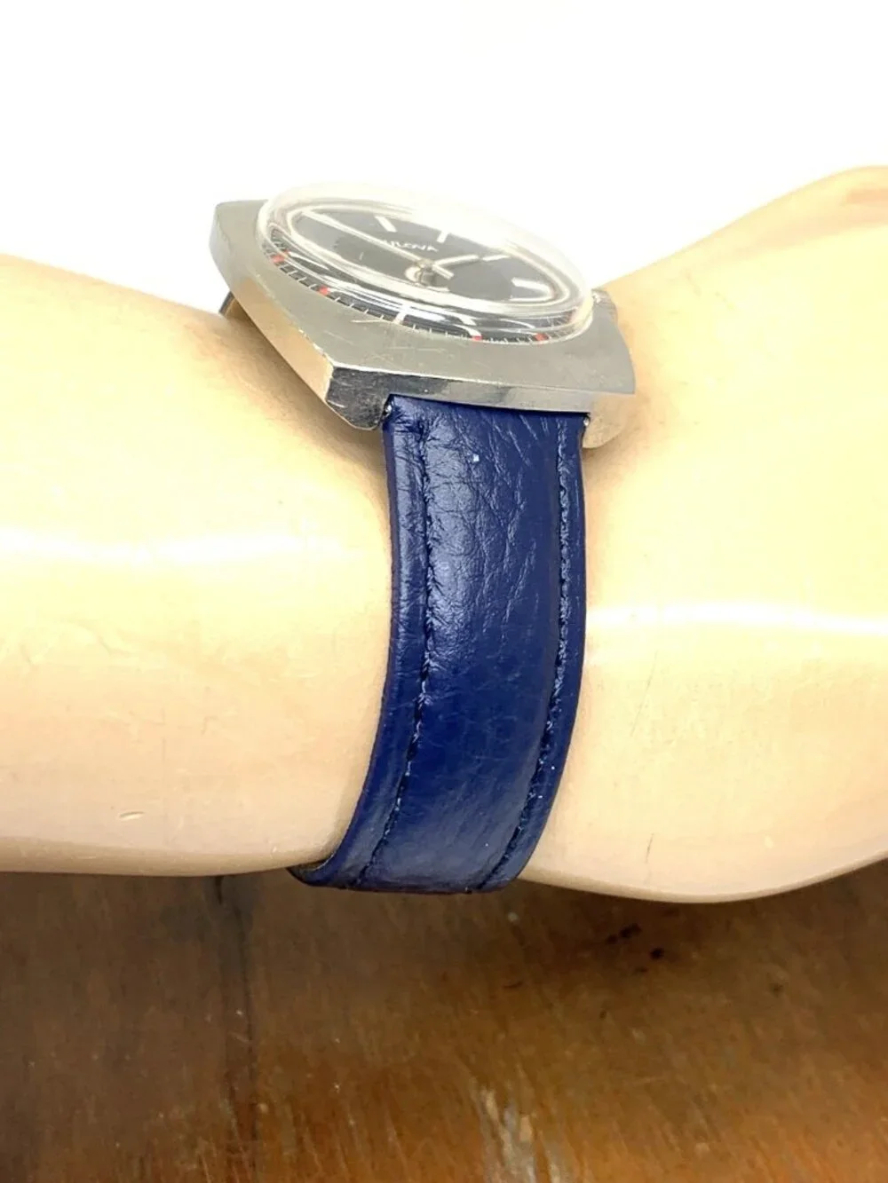 Bulova Sea King Men's Watch Vintage 1972 Swiss Manual Wind Blue Leather Band